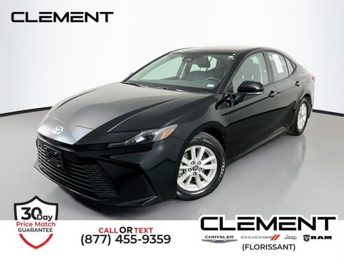 Used 2025 Toyota Camry LE FWD image 1
