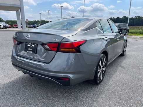 Used 2022 Nissan Altima 2.5 SV FWD image 6