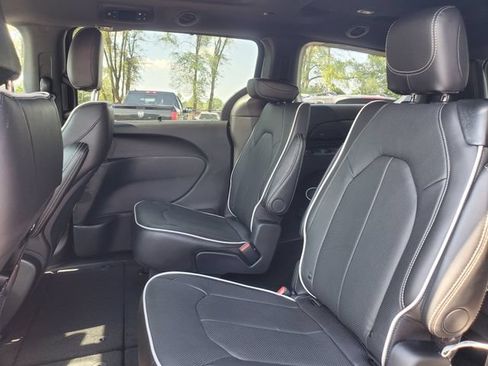 New 2027 Chrysler Pacifica Limited AWD/4WD image 15