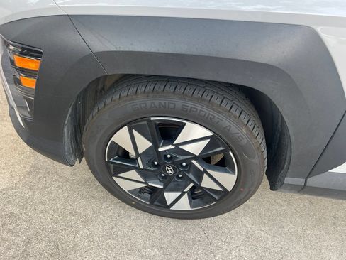 Used 2025 Hyundai Kona SEL FWD image 11