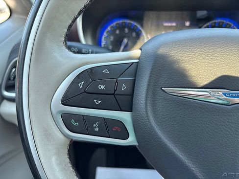 Used 2017 Chrysler Pacifica Limited w/ UConnect Theater Package FWD image 37