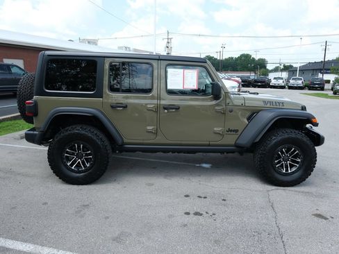 Used 2025 Jeep Wrangler Unlimited Sport AWD/4WD image 2