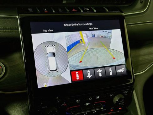 Used 2023 Jeep Grand Cherokee Limited w/ Luxury Tech Group II AWD/4WD image 14