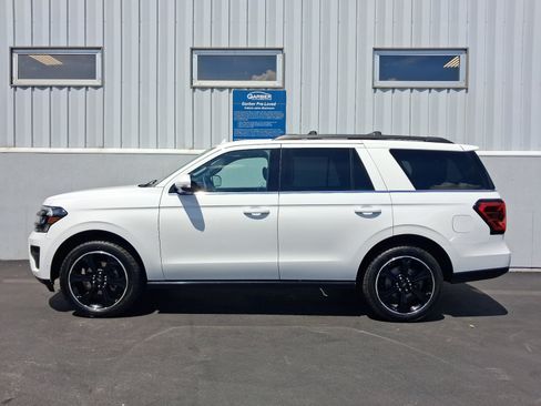 Used 2022 Ford Expedition Limited AWD/4WD image 2
