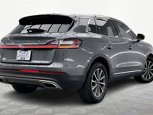 Used 2022 Lincoln Nautilus FWD image 2