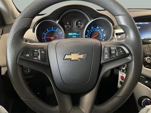 Used 2016 Chevrolet Cruze LT image 18