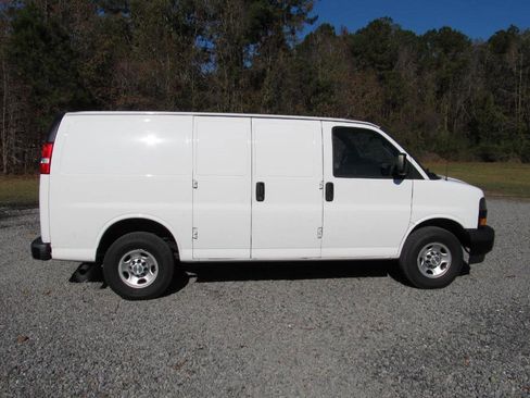Used 2021 Chevrolet Express 2500 w/ Driver Convenience Package image 7
