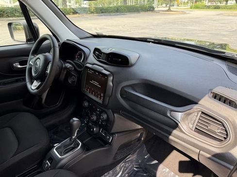 Used 2023 Jeep Renegade Latitude AWD/4WD image 31