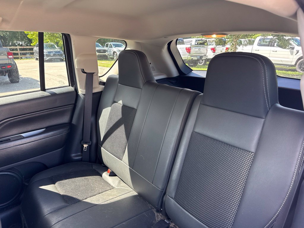 Used 2016 Jeep Compass Latitude FWD image 11