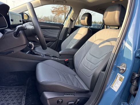 Used 2025 Volkswagen Jetta SEL image 11