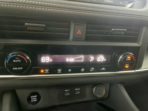 Used 2024 Nissan Rogue SV FWD image 22