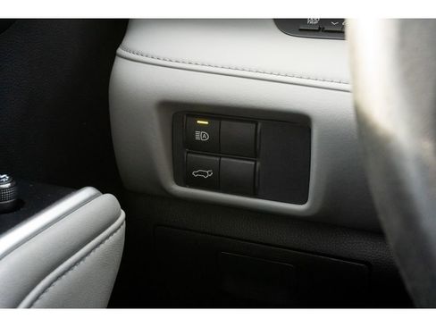 Used 2020 Toyota Highlander XLE FWD image 29
