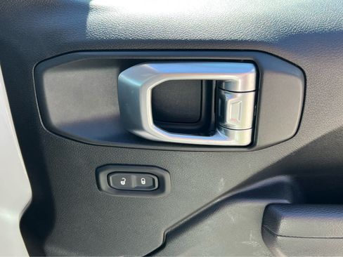 Used 2024 Jeep Gladiator Sport AWD/4WD image 19