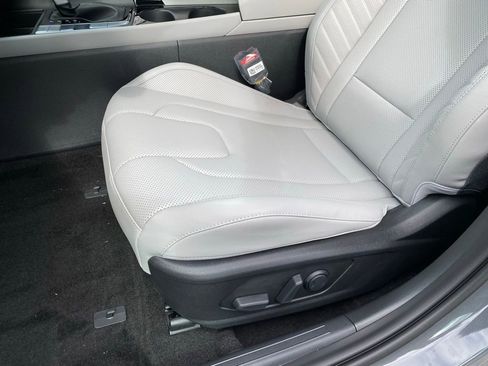 New 2026 Hyundai Elantra Limited FWD image 22