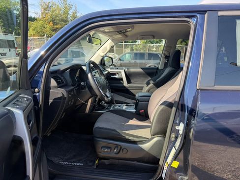 Used 2018 Toyota 4Runner SR5 AWD/4WD image 26