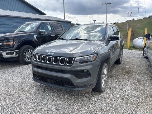 Used 2023 Jeep Compass Latitude w/ Sun and Sound Group image 1