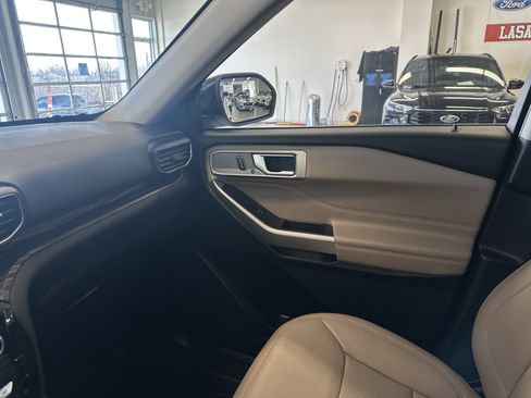 Certified 2023 Ford Explorer Limited w/ Equipment Group 301A image 28