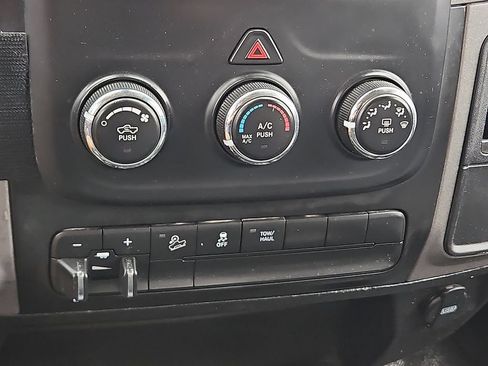 Used 2018 RAM 2500 Tradesman w/ Chrome Appearance Group AWD/4WD image 27