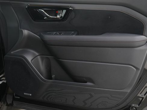 Used 2025 Subaru Forester Touring w/ Popular Package - Touring image 9