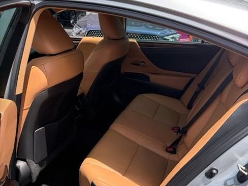 Used 2022 Lexus ES 350 w/ Premium Package FWD image 5