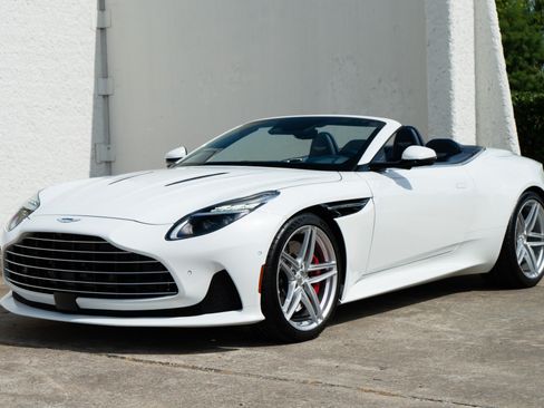 Used 2025 Aston Martin DB12 Convertible RWD image 5