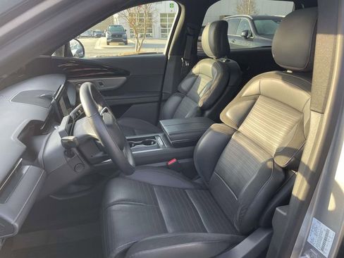 Used 2025 Lincoln Nautilus Reserve image 8