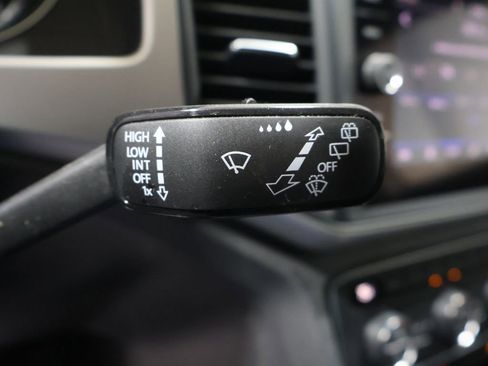 Used 2021 Volkswagen Atlas SE image 38