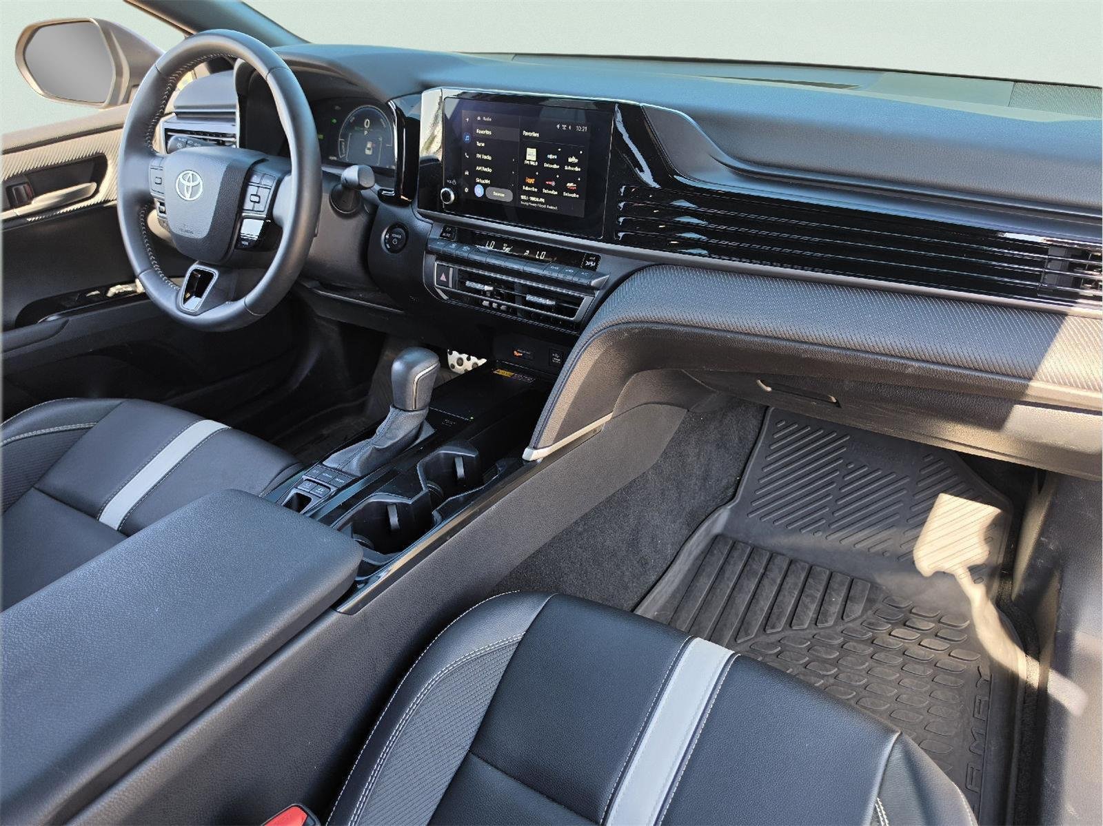 Used 2025 Toyota Camry SE FWD image 29