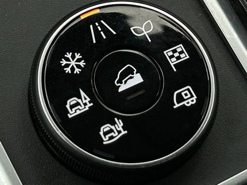 Used 2025 Nissan Pathfinder SL image 9