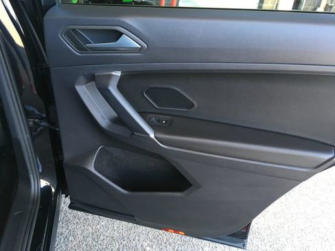 Used 2020 Volkswagen Tiguan SE w/ Panoramic Sunroof Package AWD/4WD image 28