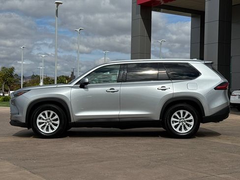 Certified 2025 Toyota Grand Highlander FWD image 8