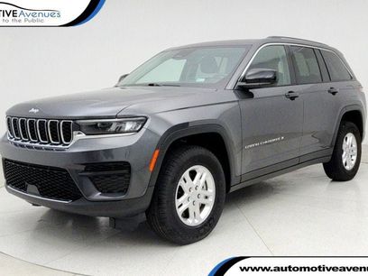 Used 2022 Jeep Grand Cherokee Laredo w/ Luxury Tech Group I