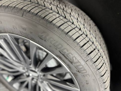 Used 2026 Cadillac Escalade Platinum Sport w/ LPO, Floor Liner Package AWD/4WD image 13