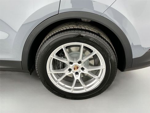 Used 2026 Porsche Cayenne AWD/4WD image 12
