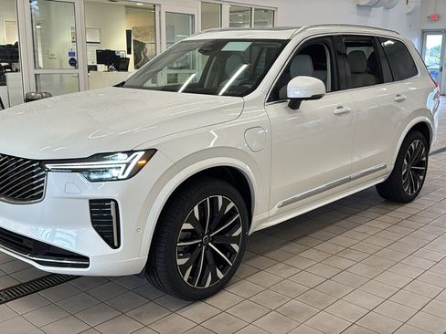 New 2026 Volvo XC90 T8 Ultra w/ Protection Package Premier AWD/4WD image 9