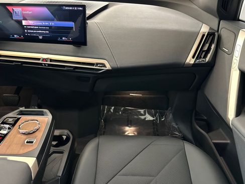 Certified 2023 BMW iX xDrive50 w/ Premium Package image 32