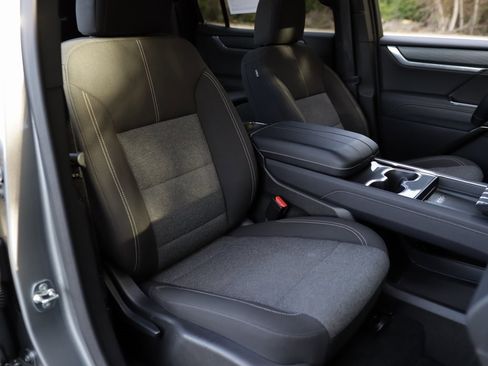 Used 2025 GMC Acadia Elevation image 34