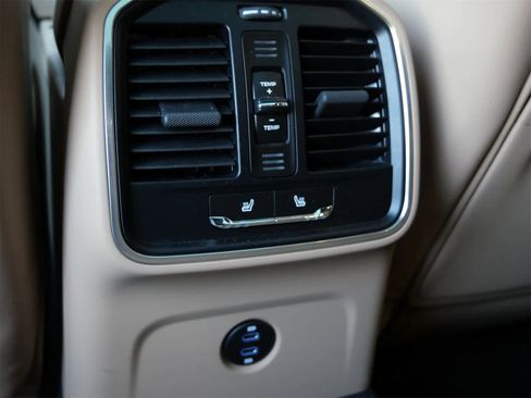 Used 2025 Porsche Macan image 10