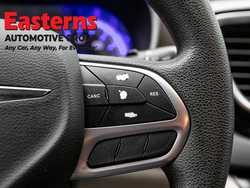 Used 2021 Chrysler Voyager L FWD image 15