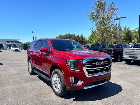 Used 2024 GMC Yukon SLT w/ SLT Premium Package AWD/4WD image 3