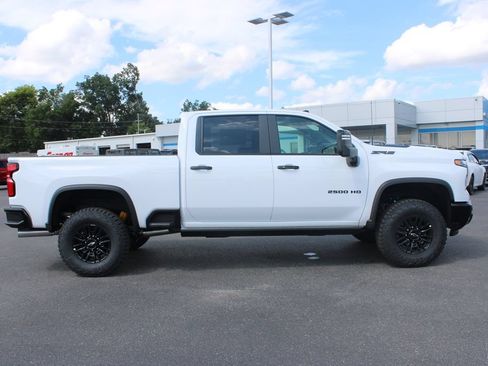 New 2026 Chevrolet Silverado 2500 ZR2 w/ LPO, Dark Essentials Package AWD/4WD image 11