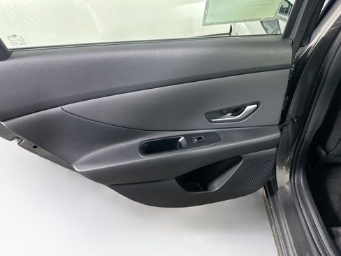 Used 2025 Hyundai Elantra SEL image 27