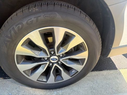 Used 2024 Subaru Outback Touring AWD/4WD image 3