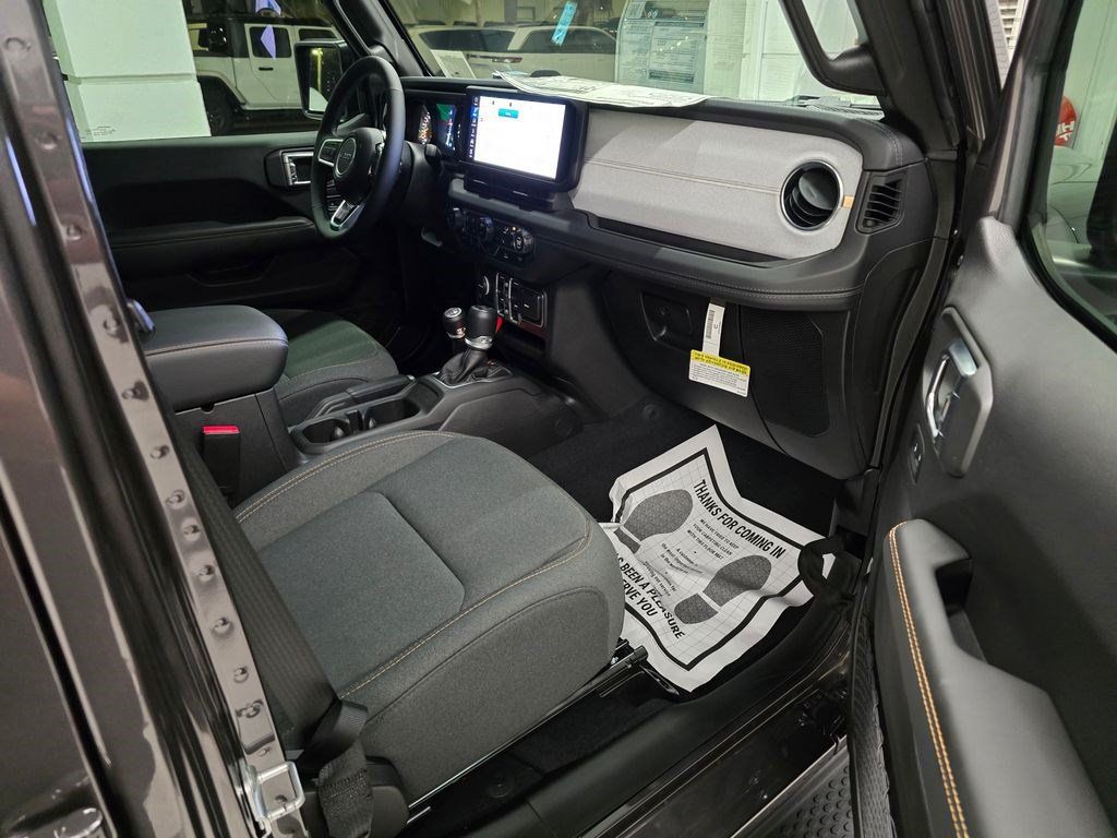New 2025 Jeep Wrangler Unlimited Sahara AWD/4WD image 29