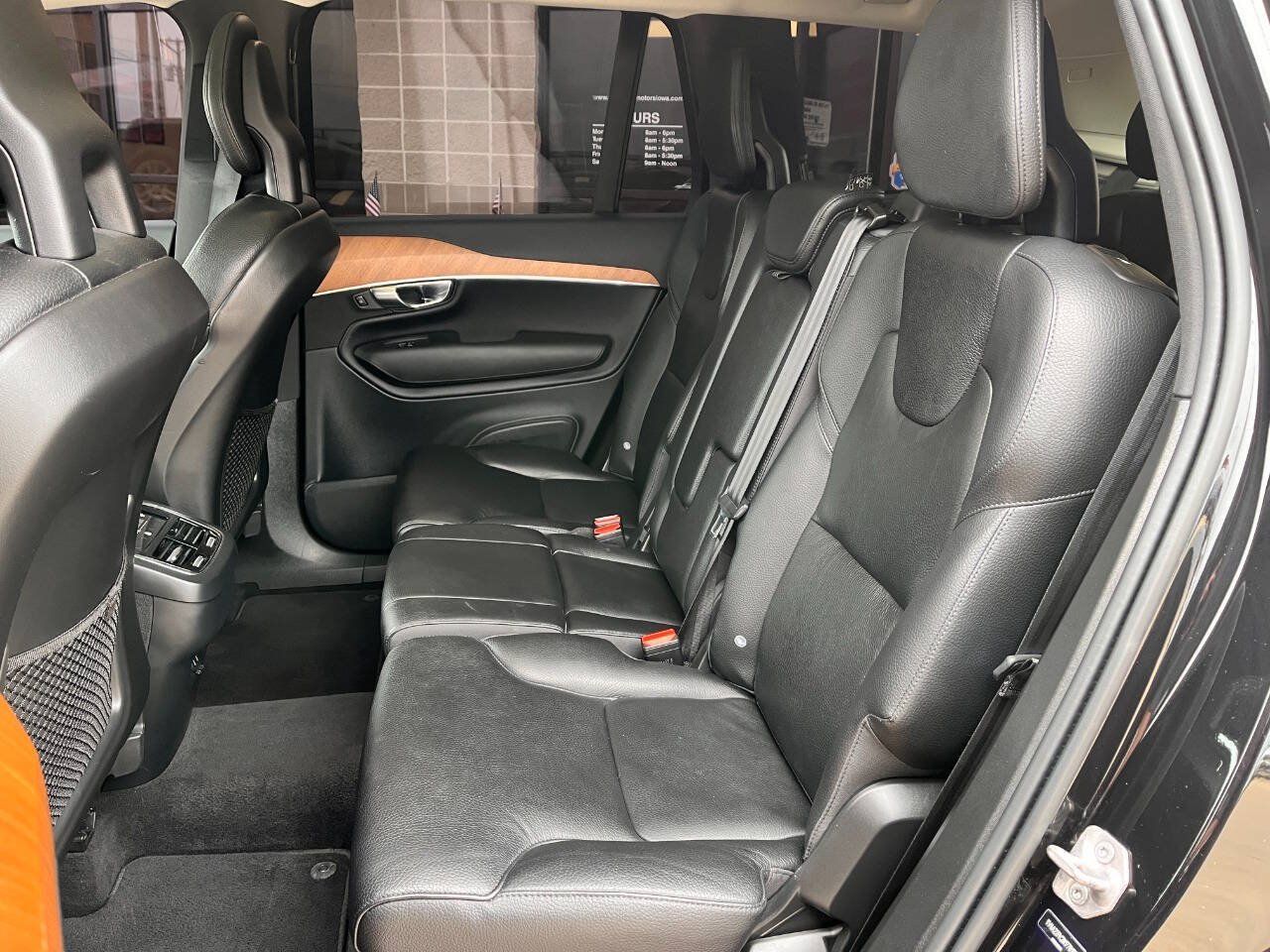 Used 2022 Volvo XC90 T6 Momentum w/ Climate Package AWD/4WD image 19