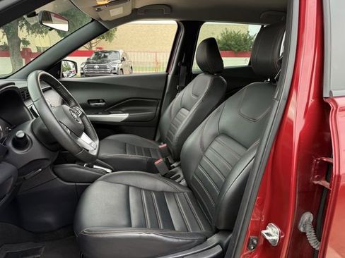 Used 2019 Nissan Kicks SR w/ SR Premium Package FWD image 24