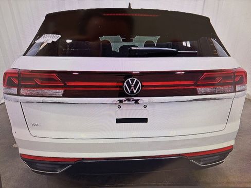 Used 2026 Volkswagen Atlas Cross Sport SE FWD image 2