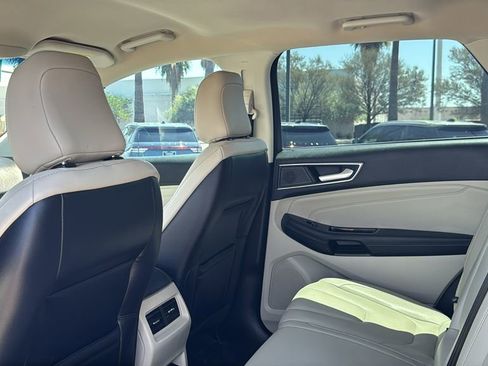 Used 2020 Ford Edge Titanium FWD image 23
