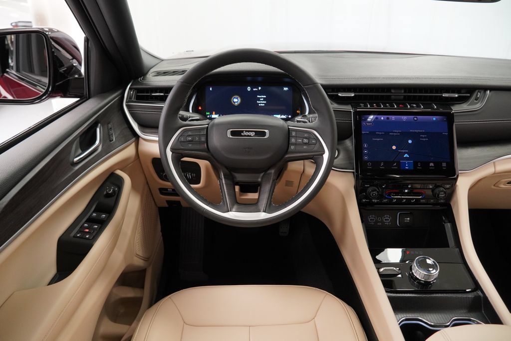 Certified 2025 Jeep Grand Cherokee Limited AWD/4WD image 17