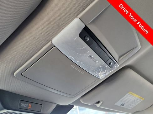 Used 2025 Nissan Pathfinder S FWD image 16